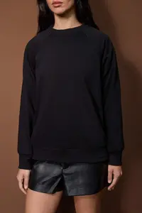 TRENDYOLMİLLA Black relaxed/Rahat Pattern Basic Raglan Sleeve Crew Neck Knitting Sweatshirt - Image 4