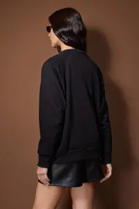 TRENDYOLMİLLA Black relaxed/Rahat Pattern Basic Raglan Sleeve Crew Neck Knitting Sweatshirt - Image 5