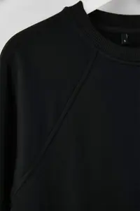 TRENDYOLMİLLA Black relaxed/Rahat Pattern Basic Raglan Sleeve Crew Neck Knitting Sweatshirt - Image 8