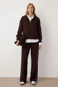 TRENDYOLMİLLA Brown Zippered Polo Shirt Collar Stripe Detailed Regular/Normal Cut Knitting Sweatshirt - Image 2