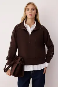 TRENDYOLMİLLA Brown Zippered Polo Shirt Collar Stripe Detailed Regular/Normal Cut Knitting Sweatshirt - Image 3