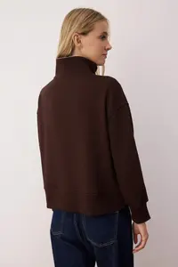 TRENDYOLMİLLA Brown Zippered Polo Shirt Collar Stripe Detailed Regular/Normal Cut Knitting Sweatshirt - Image 5