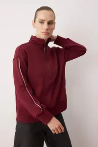 TRENDYOLMİLLA Burgundy Zippered Polo Shirt Collar Stripe Detailed Regular/Normal Cut Knitting Sweatshirt - Image 2