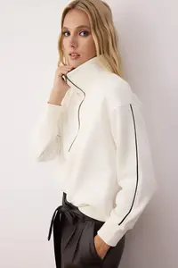 TRENDYOLMİLLA Ecru Zippered Polo Shirt Collar Stripe Detailed Regular/Normal Cut Knitting Sweatshirt - Image 2