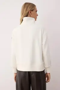 TRENDYOLMİLLA Ecru Zippered Polo Shirt Collar Stripe Detailed Regular/Normal Cut Knitting Sweatshirt - Image 5