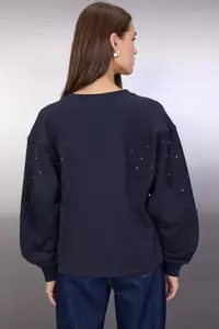 TRENDYOLMİLLA Navy Blue eyelet Accessory Detailed Crew Neck Oversized/Wide Cut Knitting Sweatshirt - Image 4