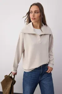 TRENDYOLMİLLA Wardrobe Essentials – Stone Polo Shirt Collar Knitting Sweatshirt |