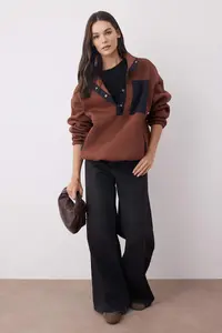 TRENDYOLMİLLA Brown Weaving Garni Detailed with pocket Thick Fleece Inside Knitting Sweatshirt - Image 2