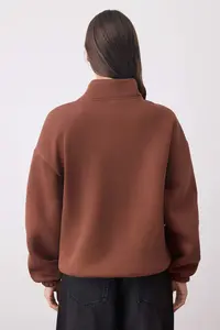 TRENDYOLMİLLA Brown Weaving Garni Detailed with pocket Thick Fleece Inside Knitting Sweatshirt - Image 4