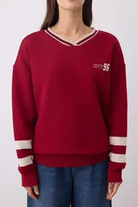 TRENDYOLMİLLA Teen Burgundy Knitting Slogan Color Blocked Oversized/Wide Pattern Sweatshirt - Image 3