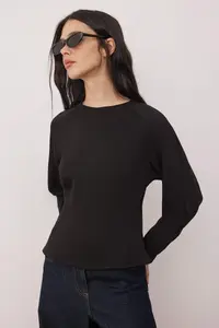 TRENDYOLMİLLA Black Thick Waistless Crew Neck Knitting Sweatshirt