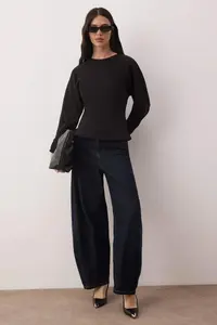 TRENDYOLMİLLA Black Thick Waistless Crew Neck Knitting Sweatshirt - Image 2