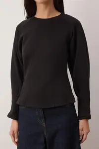 TRENDYOLMİLLA Black Thick Waistless Crew Neck Knitting Sweatshirt - Image 3