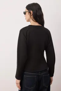 TRENDYOLMİLLA Black Thick Waistless Crew Neck Knitting Sweatshirt - Image 4