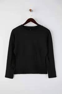 TRENDYOLMİLLA Black Thick Waistless Crew Neck Knitting Sweatshirt - Image 5