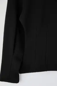TRENDYOLMİLLA Black Thick Waistless Crew Neck Knitting Sweatshirt - Image 6