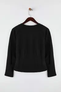 TRENDYOLMİLLA Black Thick Waistless Crew Neck Knitting Sweatshirt - Image 7