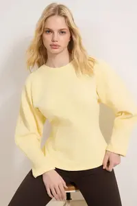 TRENDYOLMİLLA Light Yellow Thick Wrapless Crew Neck Knitting Sweatshirt - Image 2