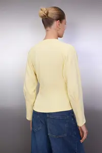 TRENDYOLMİLLA Light Yellow Thick Wrapless Crew Neck Knitting Sweatshirt - Image 8