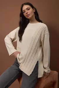 TRENDYOLMİLLA Stone Knitwear Detailed Crew Neck relaxed Knitting Sweatshirt