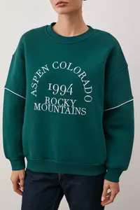 TRENDYOLMİLLA Emerald Green Thick Slogan Embroidered Oversized Crew Neck Knitting Sweatshirt - Image 3
