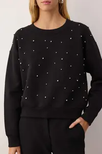 TRENDYOLMİLLA Black Stone Akseusar Detailed Crew Neck Regular Crop Knitting Sweatshirt - Image 3