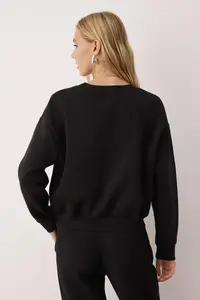 TRENDYOLMİLLA Black Stone Akseusar Detailed Crew Neck Regular Crop Knitting Sweatshirt - Image 4
