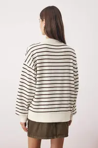 TRENDYOLMİLLA Brown Striped Oversized/Wide Pattern Knitting Sweatshirt - Image 4