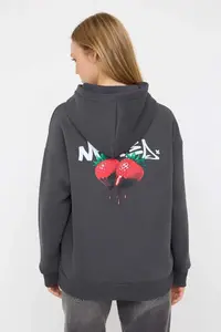 TRENDYOLMİLLA Teen Thick Fleece Inside Anthracite Hooded Front and Back Strawberry Printed Knitting Sweatshirt - Image 4