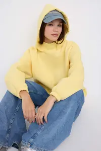 TRENDYOLMİLLA Yellow Hooded Oversized/Wide Pattern Thick Knitting Sweatshirt with Fleece Inside - Image 2