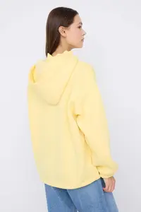 TRENDYOLMİLLA Yellow Hooded Oversized/Wide Pattern Thick Knitting Sweatshirt with Fleece Inside - Image 4