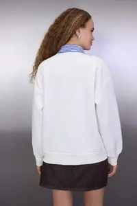 TRENDYOLMİLLA Ecru Oversized/Wide Pattern Weaving Garni Detailed Polo Shirt Collar Knitting Sweatshirt - Image 4
