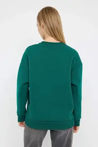 TRENDYOLMİLLA Emerald Green Thick Inside Fleece Pepper Printed Oversized Knitting Sweatshirt - Image 4