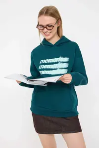 TRENDYOLMİLLA Petrol Teen Oversized/Wide Pattern Slogan Printed Thick Fleece Inside Knitting Sweatshirt - Image 2