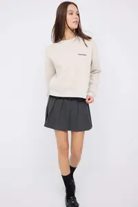 TRENDYOLMİLLA Teen Stone Regular Lace Detailed Slogan Embroidered Thick Fleece Inside Knitting Sweatshirt - Image 2