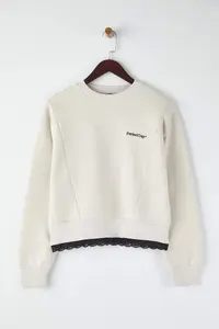 TRENDYOLMİLLA Teen Stone Regular Lace Detailed Slogan Embroidered Thick Fleece Inside Knitting Sweatshirt - Image 5