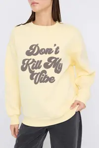 TRENDYOLMİLLA Teen Yellow Embossed Slogan Printed Oversized/Wide Pattern Thick Knitting Sweatshirt - Image 3