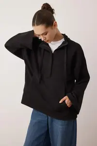 TRENDYOLMİLLA Black Dog collar Zippered and with pocket relaxed/Rahat Pattern Knitting Sweatshirt
