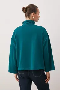 TRENDYOLMİLLA Petrol Dog collar Zippered and with pocket relaxed/Rahat Pattern Knitting Sweatshirt - Image 4