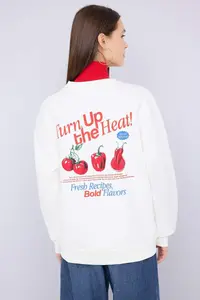 TRENDYOLMİLLA Teen Ecru Back Tomato Printed Oversized/Wide Pattern Knitting Sweatshirt - Image 4