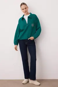 TRENDYOLMİLLA Emerald Green Half Patch Zippered Embroidered Oversized/Wide Pattern Knitting Sweatshirt - Image 2