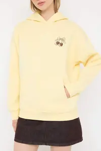 TRENDYOLMİLLA Teen Light Yellow Back Printed Oversized Pattern Thick Fleece Inside Knitting Sweatshirt - Image 3