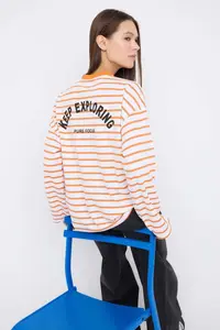 TRENDYOLMİLLA Teen Orange Striped Slogan Back Printed Oversized/Wide Pattern Thin Knitting Sweatshirt