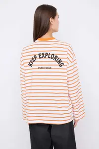 TRENDYOLMİLLA Teen Orange Striped Slogan Back Printed Oversized/Wide Pattern Thin Knitting Sweatshirt - Image 3