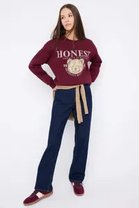 TRENDYOLMİLLA Teen Burgundy Thick Teddy Bear with Fleece Inside Printed Regular/Normal Cut Knitting Sweatshirt - Image 2