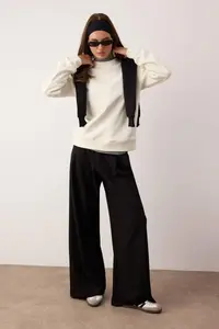 TRENDYOLMİLLA Ecru Oversized/Wide Pattern Thick Knitting Sweatshirt with Fleece Inside - Image 2