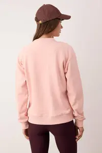 TRENDYOLMİLLA Light Dusty Rose Oversized Pattern Embroidered Thick Fleece Inside Knitting Sweatshirt - Image 4