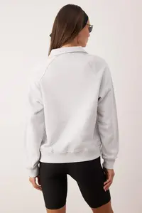TRENDYOLMİLLA Gray Melange Patchwork Regular/Normal Pattern Thick Fleece Inside Knitting Sweatshirt - Image 4