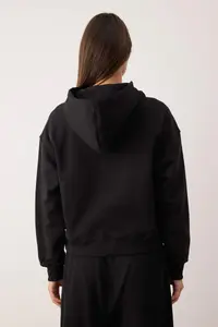 TRENDYOLMİLLA Black Oversized/Wide Pattern Thick Knitting Sweatshirt with Fleece Inside - Image 4