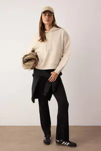TRENDYOLMİLLA Stone Oversized/Wide Pattern Thick Knitting Sweatshirt with Fleece Inside - Image 2